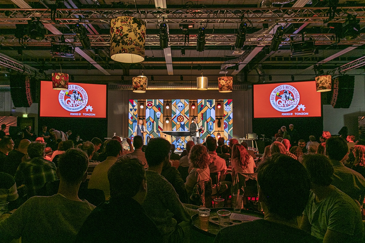 Amsterdam, 12 oktober 2019 - PUBQUIZ. De grootste Pubquiz van Nederland georganiseerd door Quest in Nemo Studio. Voorafgaand was er een VIP diner bij Brouwerij Homeland. Foto Dingena Mol